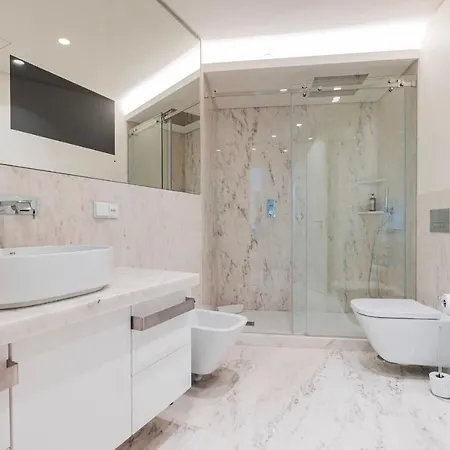 Deluxe In Center By Lovelystay Apartment *