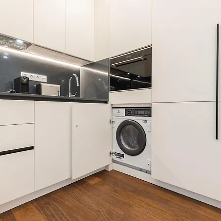 Apartment Deluxe In Center By Lovelystay