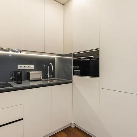 Deluxe In Center By Lovelystay