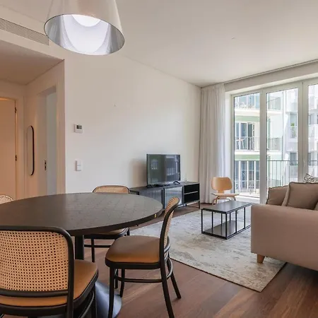 Deluxe In Center By Lovelystay Apartment *