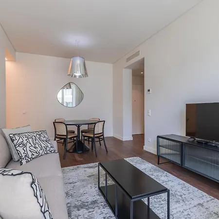 Apartment Deluxe In Center By Lovelystay